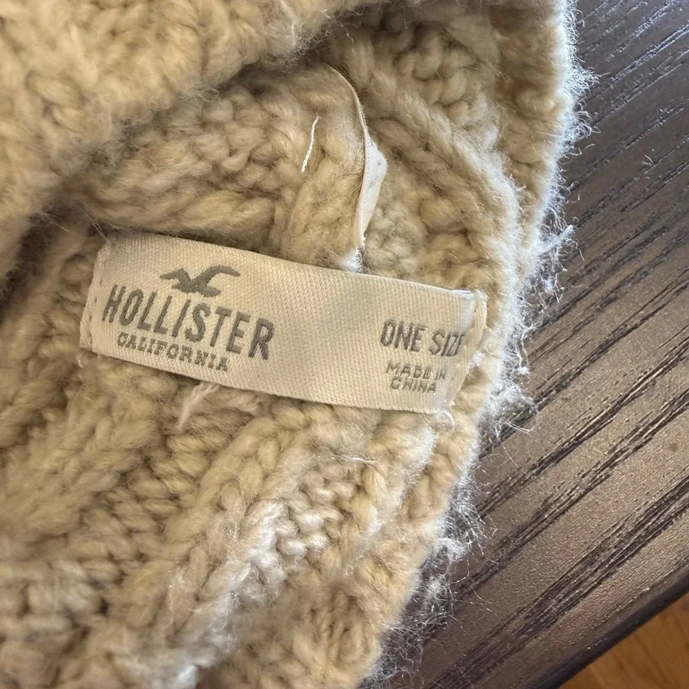 Hollister Beanie Hat Cream Cable Knit Faux Fur Pom Pom Winter Boho One Size